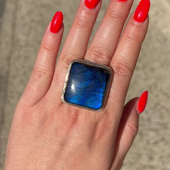 Bague pierre labradorite reflets bleus carrée