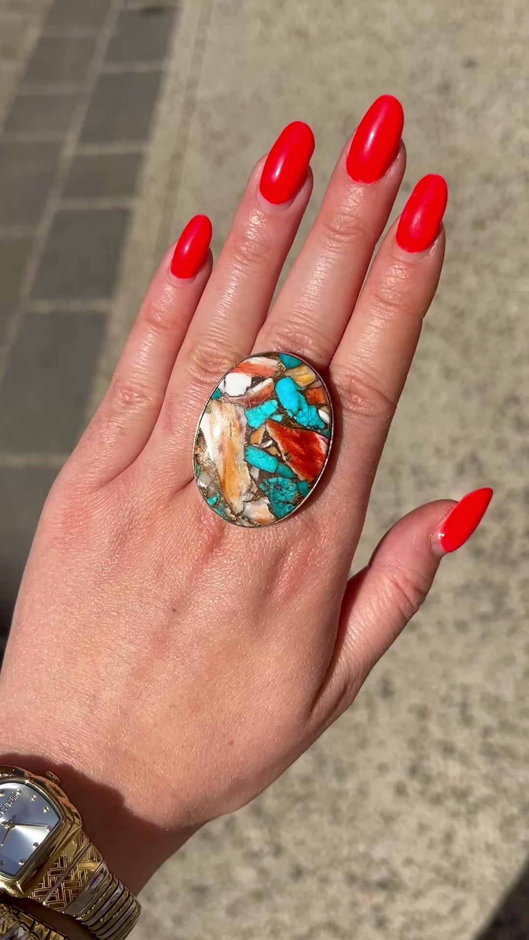 Bague pierre naturelle multicolore forme arrondie