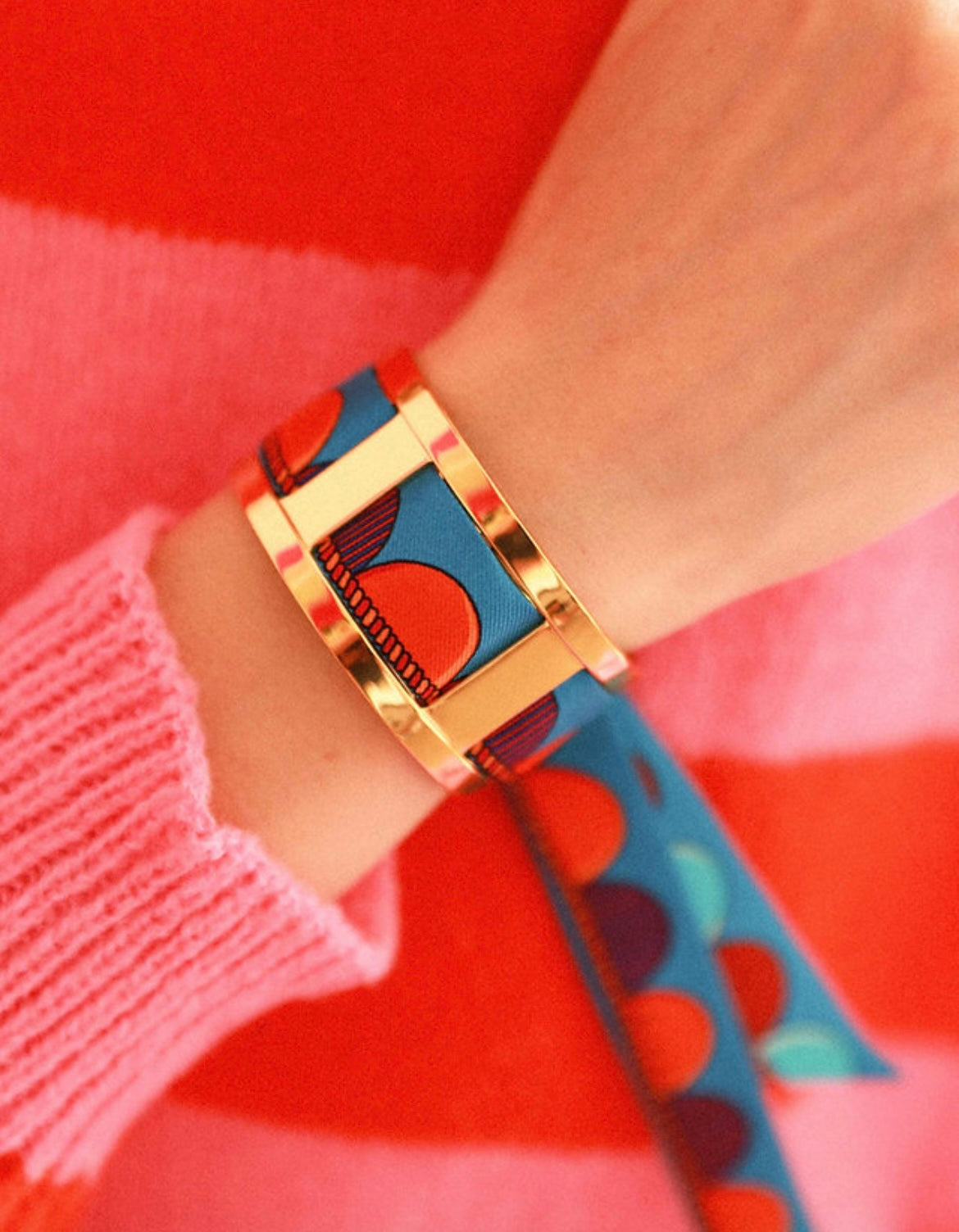 Ruban Annee motif graphique bleu rouge femme