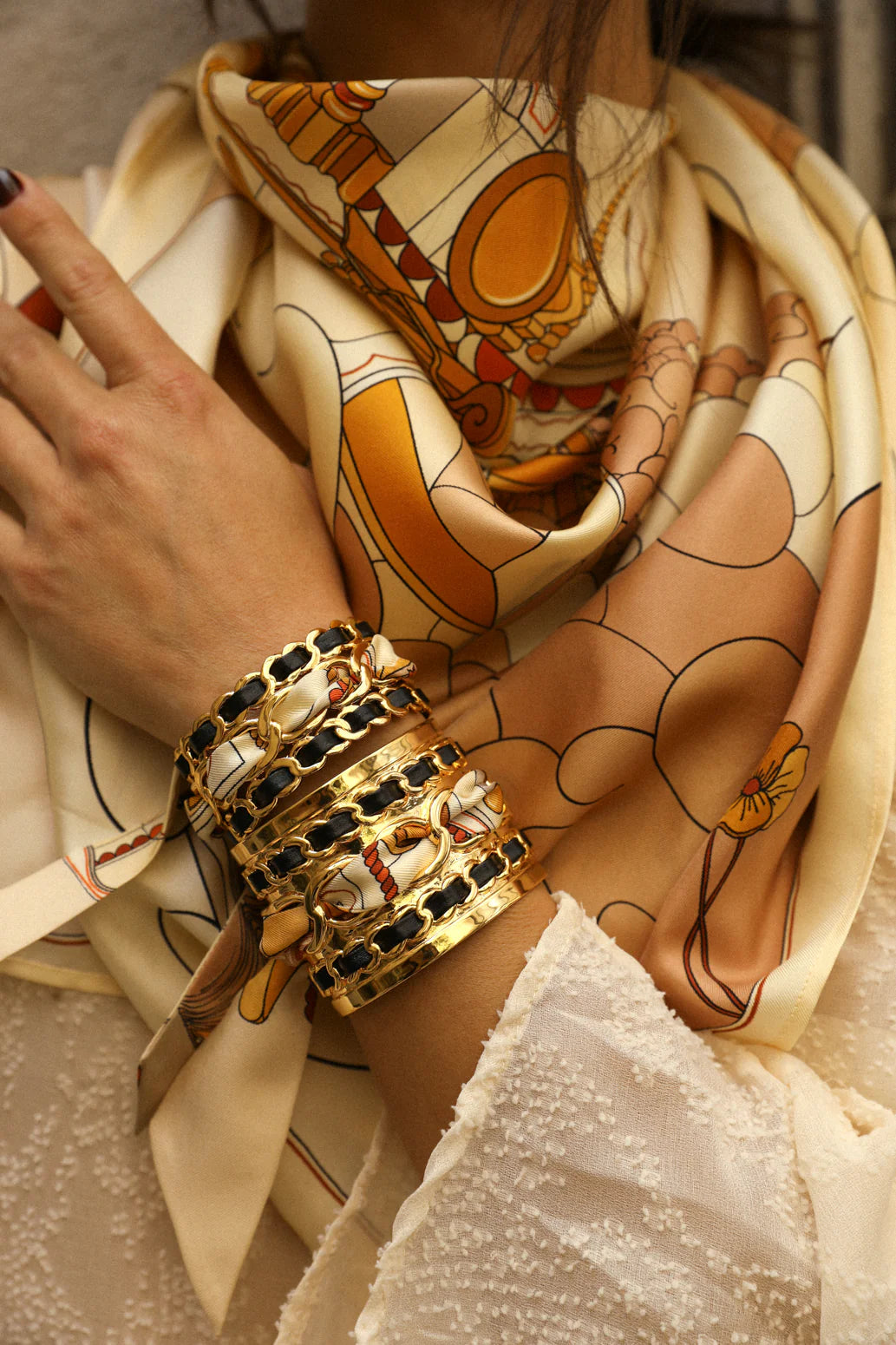 Ruban Annee beige lumineux bijou manchette Divinity Sete