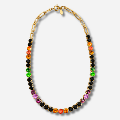 Sautoir Ava Fluo Crézus en cristaux Swarovski noirs, orange, roses, violets et verts fluo, avec sertissage doré et chaîne à maillons – Divinity Sète