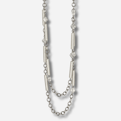 Sautoir Double Silver Francine Bramli Paris à double rang argenté avec perles nacrées et cristaux – Divinity Sète
