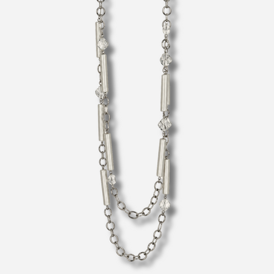 Sautoir Double Silver Francine Bramli Paris à double rang argenté avec perles nacrées et cristaux – Divinity Sète
