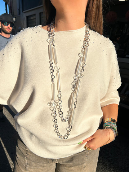 Sautoir Double Silver Francine Bramli Paris à double rang argenté avec perles nacrées et cristaux – Divinity Sète
