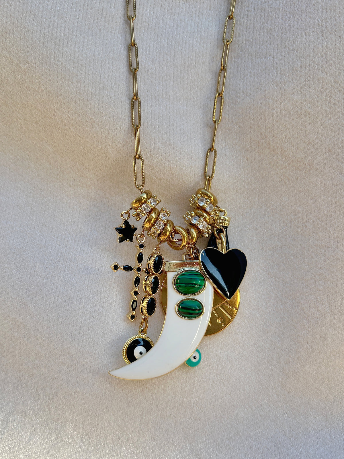 Sautoir Grigri Corne Blanche Madamirma avec malachite et talismans