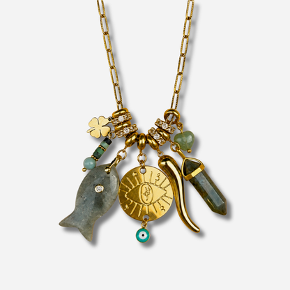 Sautoir Grigri Marin Amazonite Madamirma avec poisson et talismans dorés