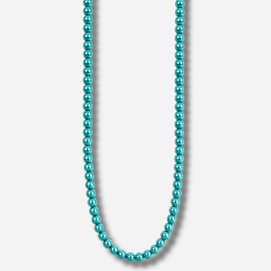 Sautoir Perlia Turquoise Francine Bramli Paris, long collier composé de perles rondes turquoise aux reflets nacrés sur fond blanc.