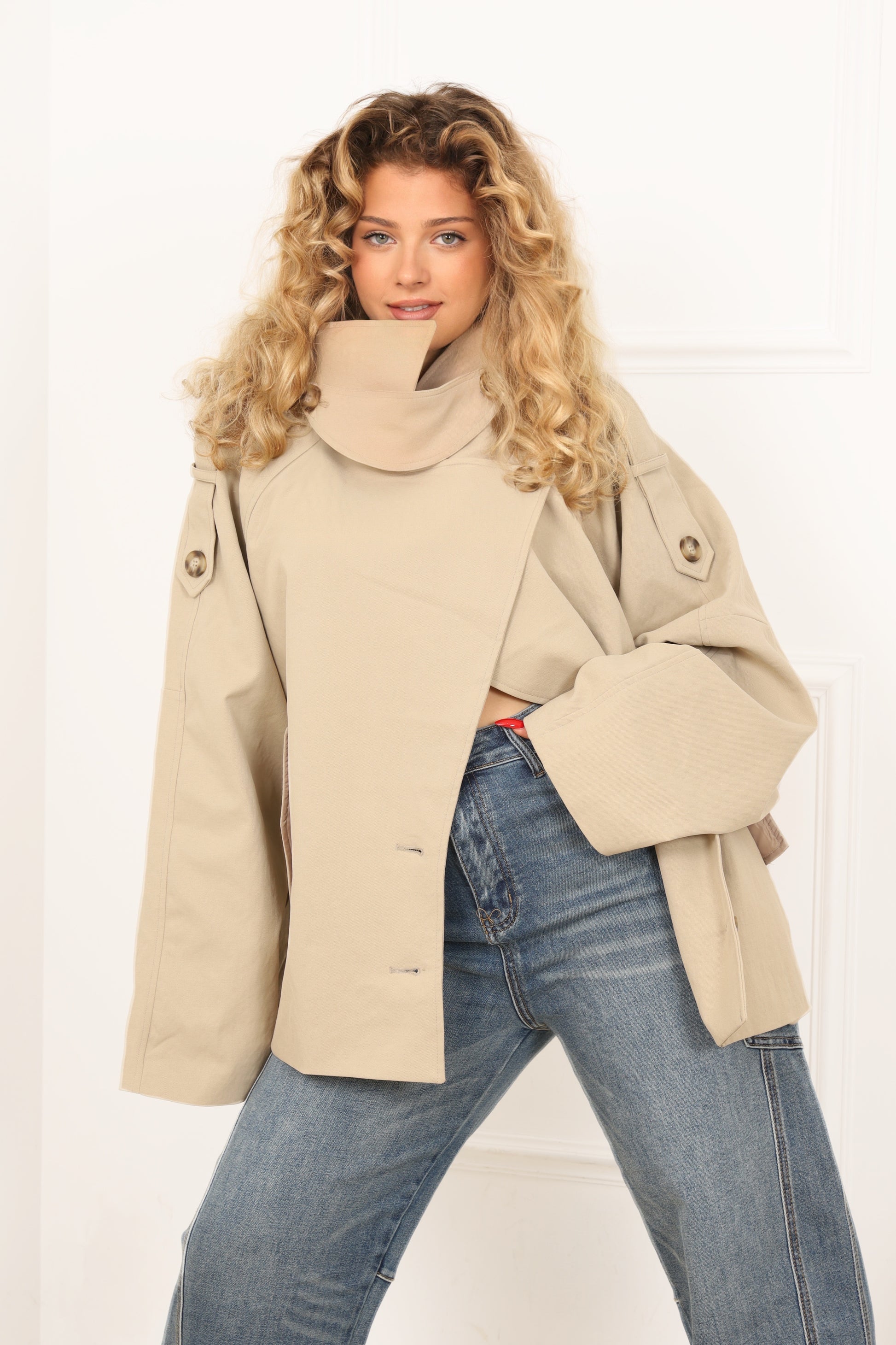 Détail col montant veste femme